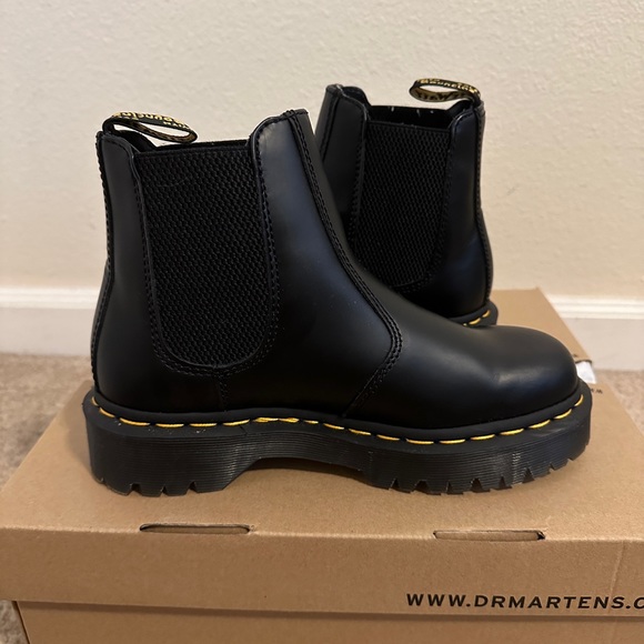 DOC Martens - Picture 4 of 9